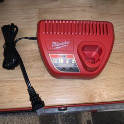 Milwaukee M12 Battery Charger