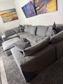* Like New * Cloud 7pc Gray Modular sectional sofa ( Free Delivery )