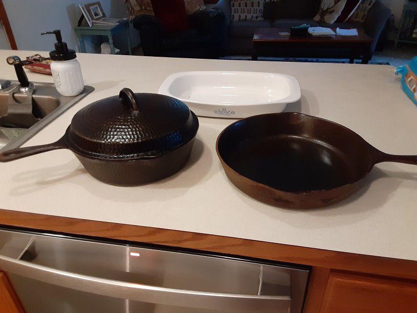 2 Cast Iron Pans And Baking Pan