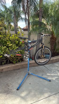 26 inch Schwinn ditch 24 speed aluminum frame mountain bike