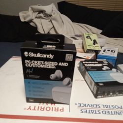 Skullcandy Mod True Wireless Earbuds Have Two One Open One Sealed 