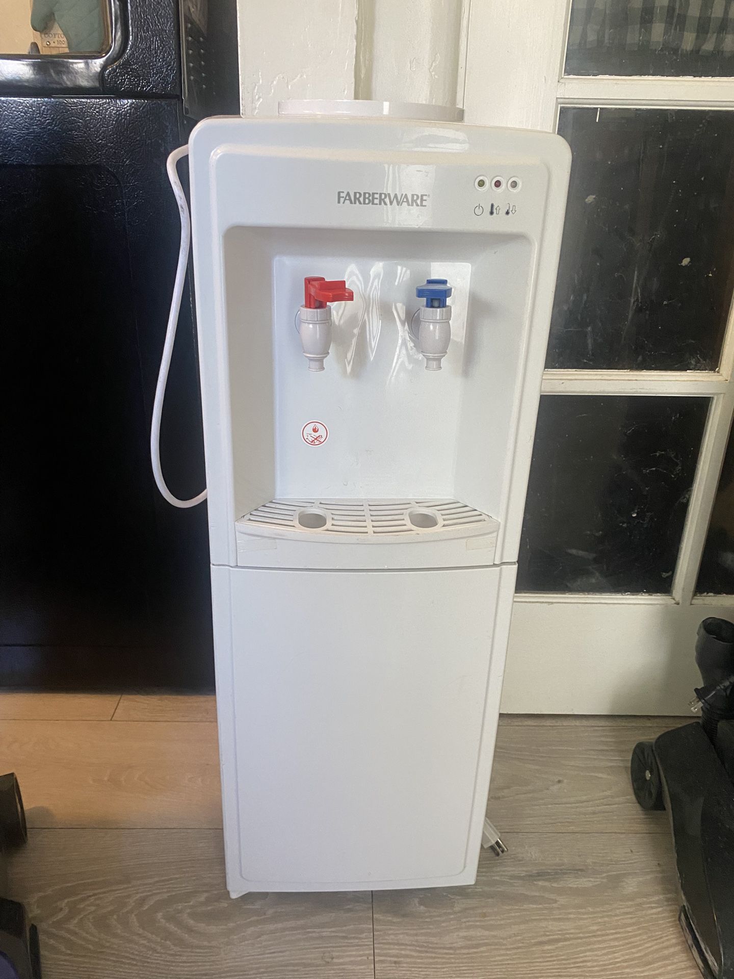 Water Dispenser / Dispensador De Agua