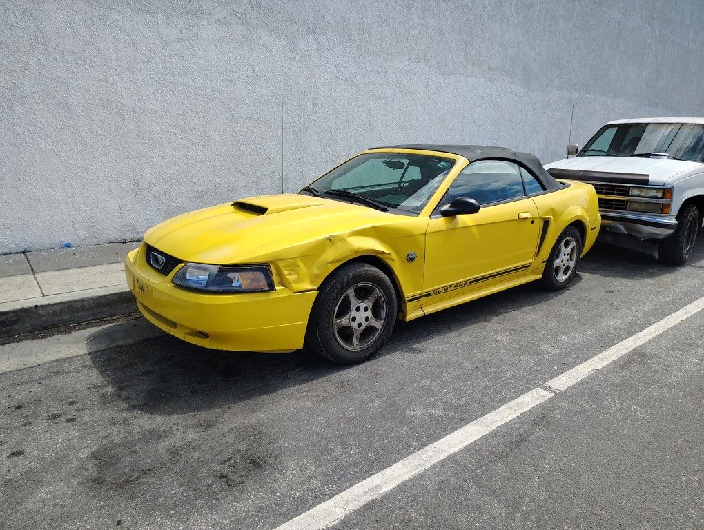2004 FORD MUSTANG CONVERTIBLE