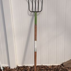 Wooden Handle Pitch Fork
