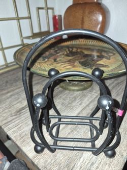 Black Metal Decorative Plate Stand