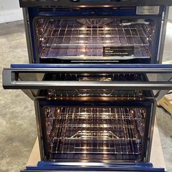 30” Smart Double Wall Oven with Flex Duo™ in Black Stainless Steel Samsung Appliances  NV51K7770DG