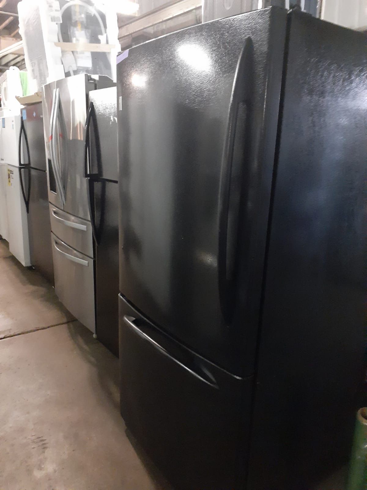 GE bottom freezer refrigerator in excellent conditions with 4 months warranty