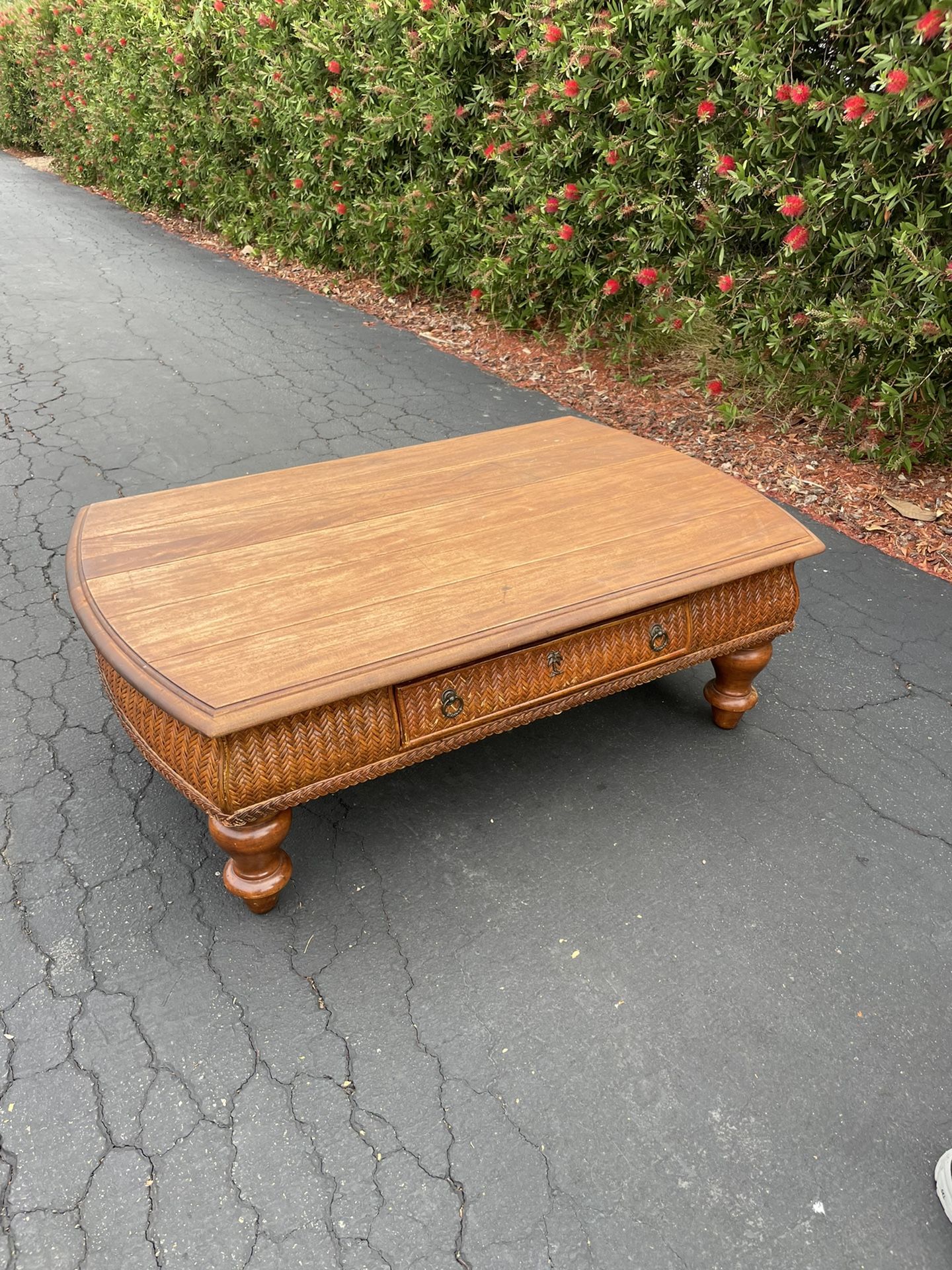 Tommy Bahama Coffee Table for Sale in San Diego, CA OfferUp