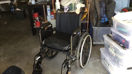 Wheelchair.     Invacare. Tracer Sx5