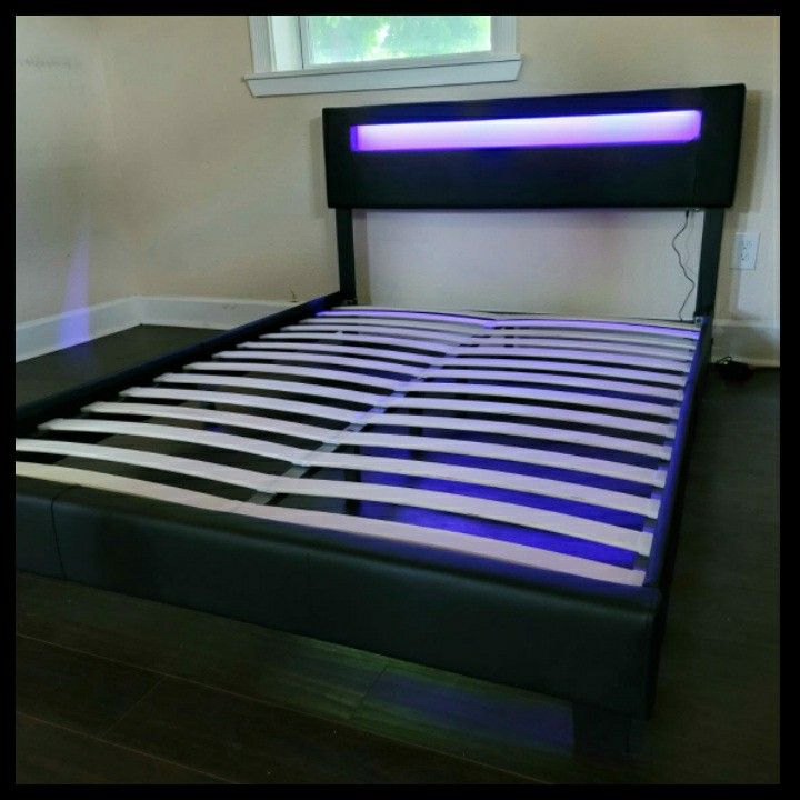 NEW IN BOX FULL UPHOLSTERED BED FRAME PLATFORM 😊 MATTRESS SOLD SEPARATELY