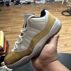 JORDAN 11 LOW GOLD 