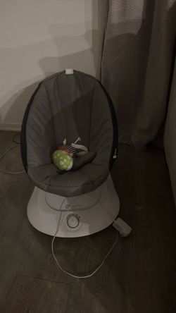 4 moms  Baby Swing  Excellent Condition