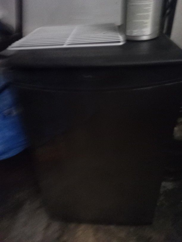Danby 5.4 Cubic FT. Kegerator Single Tap Beer Cooler/Freezer W/C02 Tank Works Great! $175