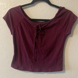 Women’s Burgundy Shortsleeved Front Tie Scoop Neck Cropped Top, Size S