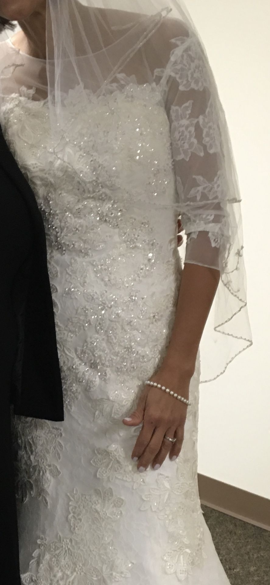 Wedding Dress- Fitted, Mermaid-style & Veil
