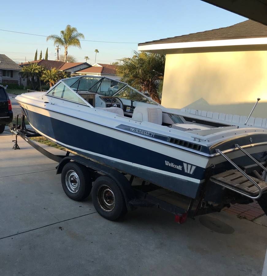 Wellcraft sunhatch 196 powerboat 19’