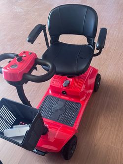 MOBILITY SCOOTER — MOVING SALE!  Regain your freedom and independence with this comfortable, portable, and easy-to-use mobility scooter!  ✅ 24V Power 