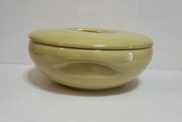 Vtg Russel Wright, Iroquois Casual ceramic W/lid  2 qt  Avacado Glaze Serve Dish
