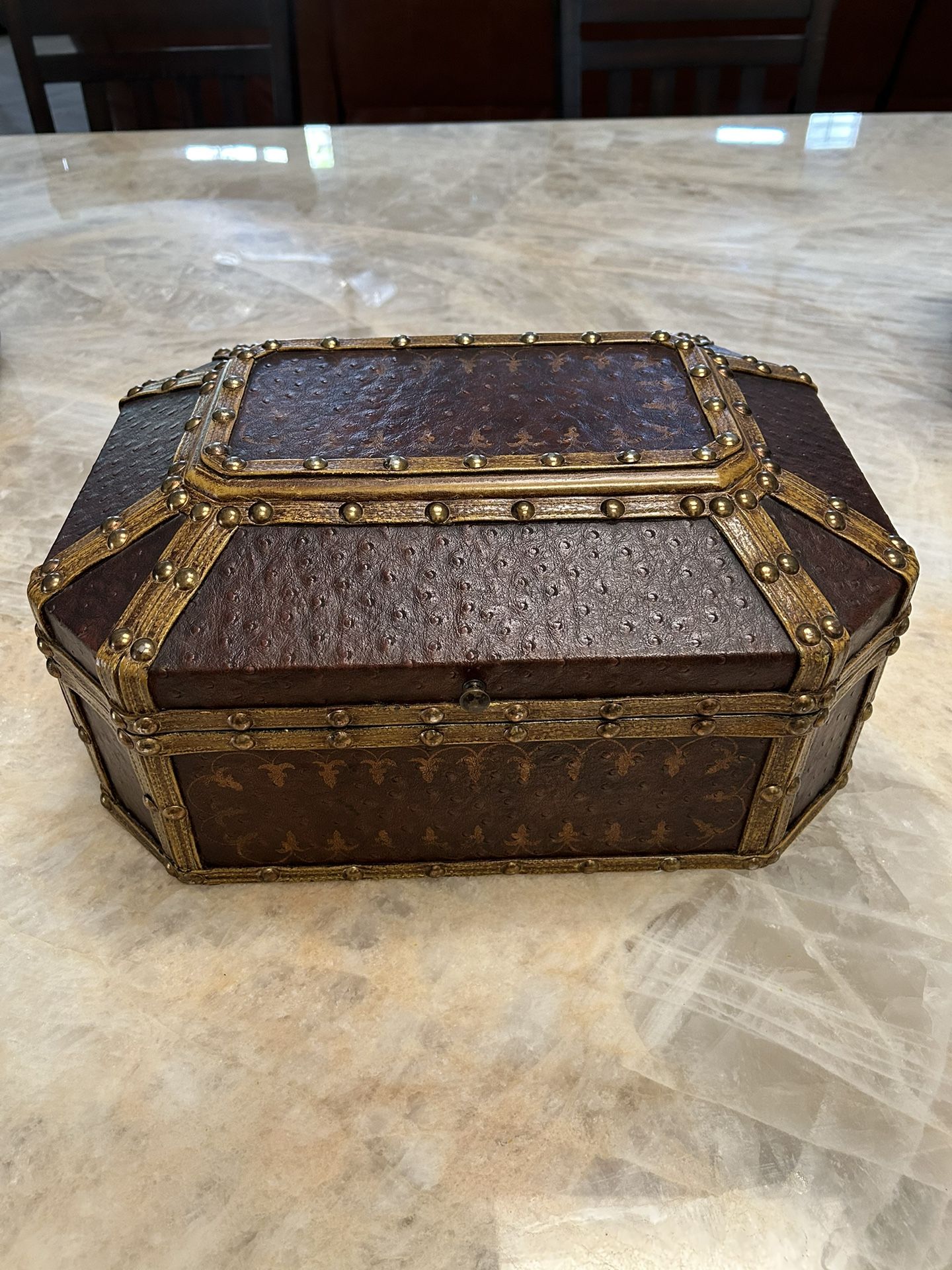 LEATHER STUDDED COFFEE TABLE BOX