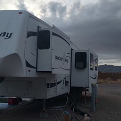 2008 Glacier bay 318es