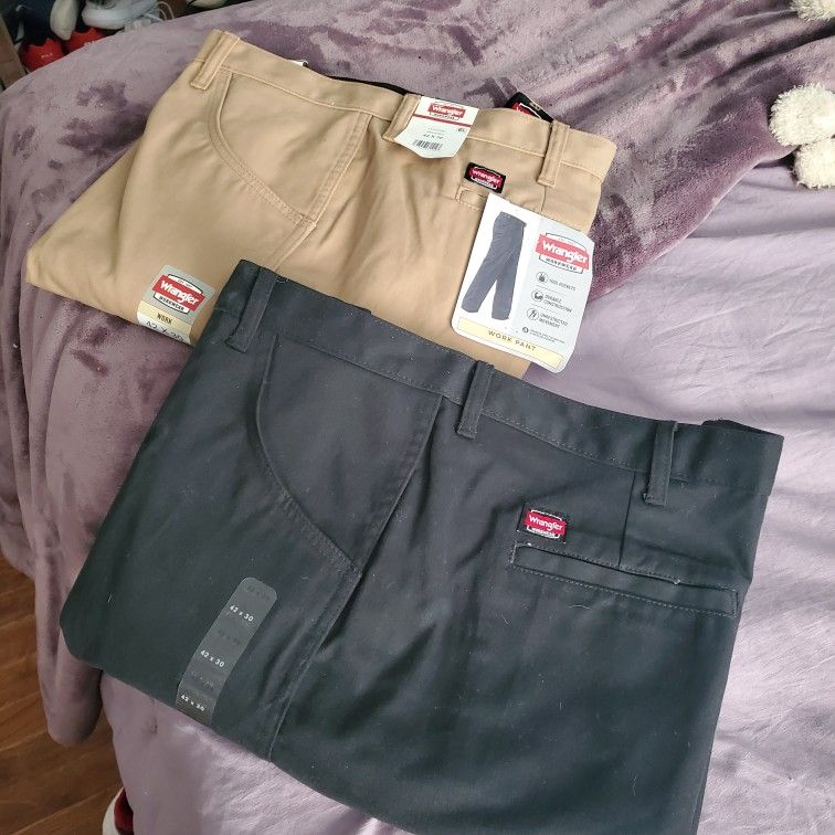 3 PAIR OF WRANGLER KHAKI PANTS 