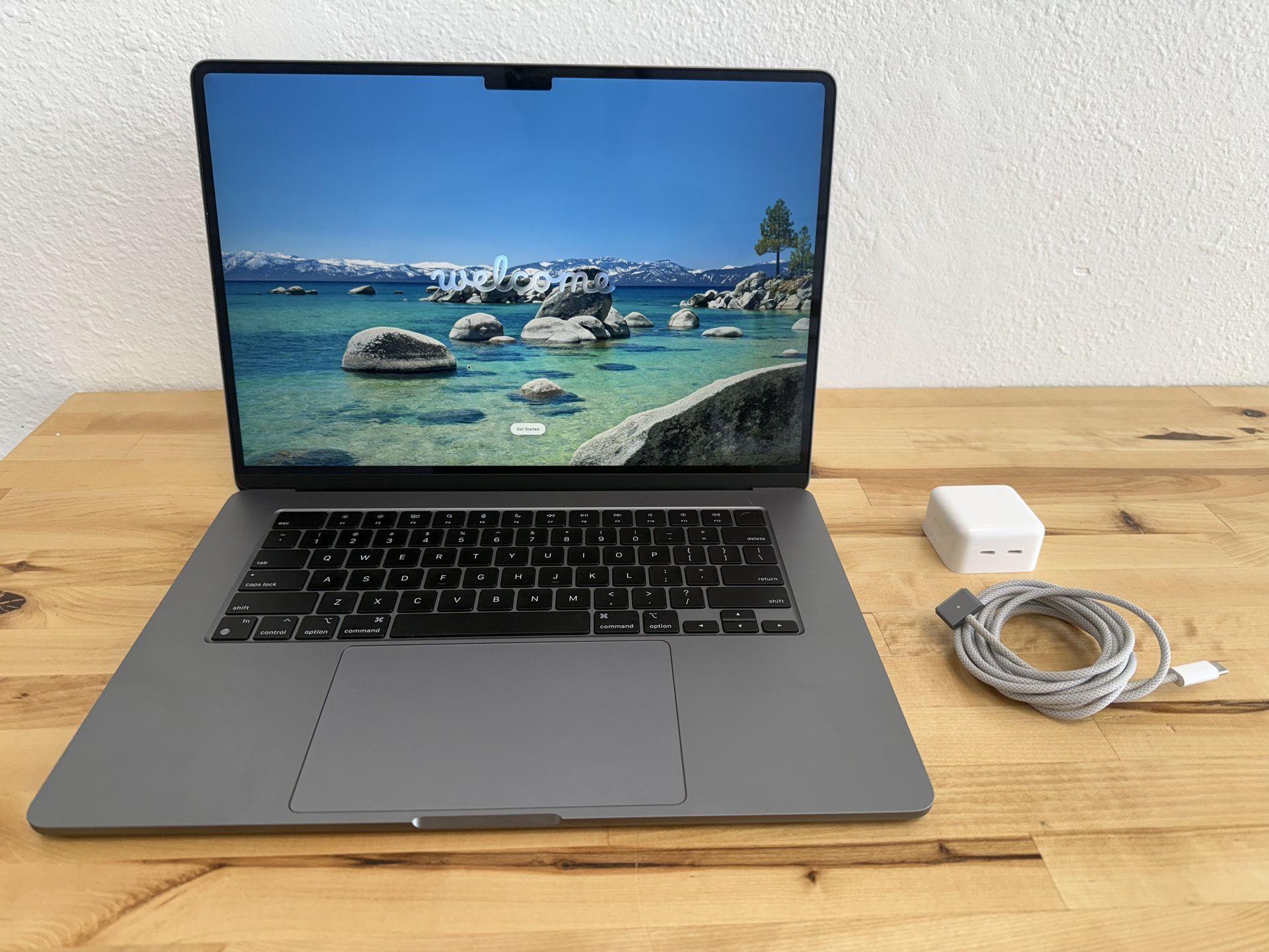 Like New 2023 M2 MacBook Air 15-inch 256GB / 8GB Midnight Black