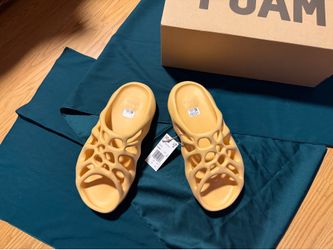 Yeezy 450 Slide ‘Cream’ size 10M Brand New
