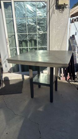 Diner table and 3 chairs