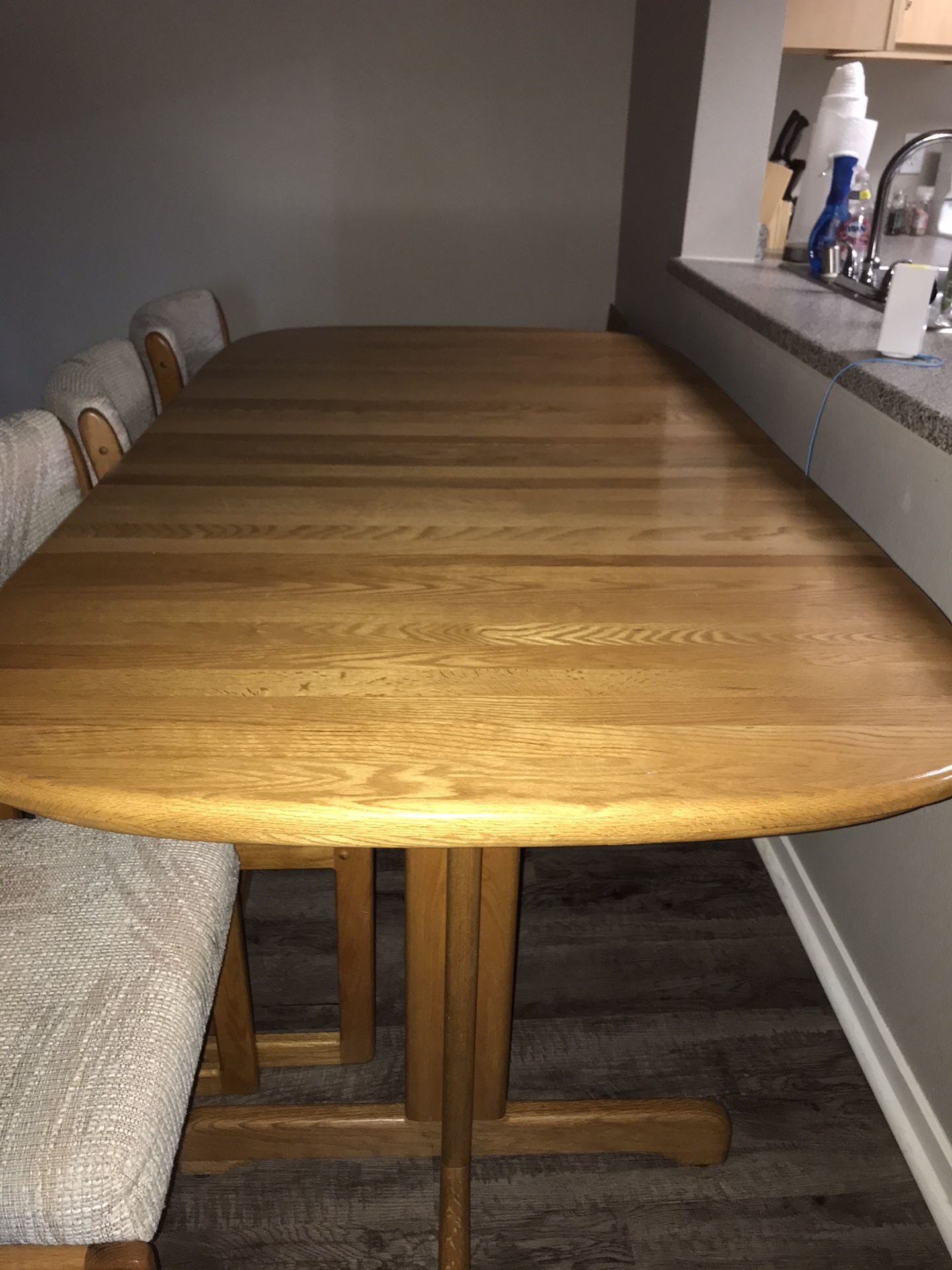 Free dining room table and 4 chairs!!