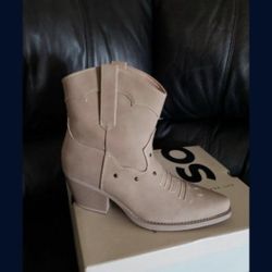 Cowboy Boots For Women Size 9,5 