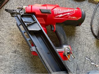 Milwaukee 30° framing nailer Milwaukee 30°  framing nailer