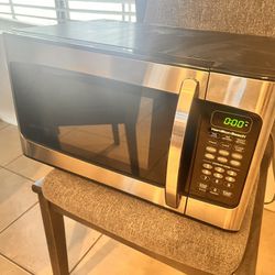 Hamilton Beach 1.1 Cu. ft. Stainless Steel Mid Size, 1000 W, Microwave Oven