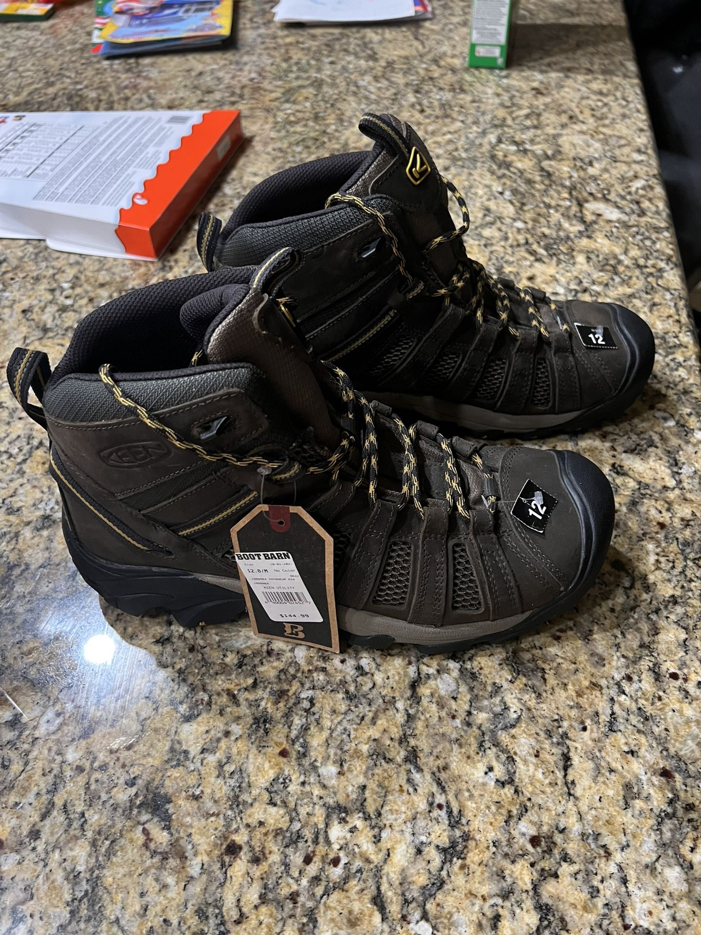 Brand New Keen Men’s Hiking Boots Size 12