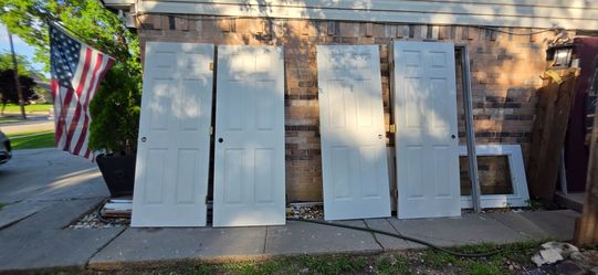 4 30x80 interior door ,  painted, ready to install.50$ each