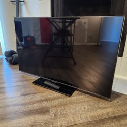 40in Samsung TV With Stand