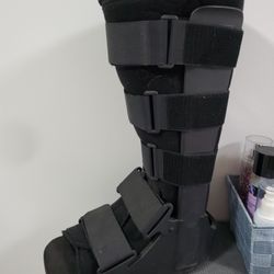 Brace Orthopedic Walking Boot. Excellent