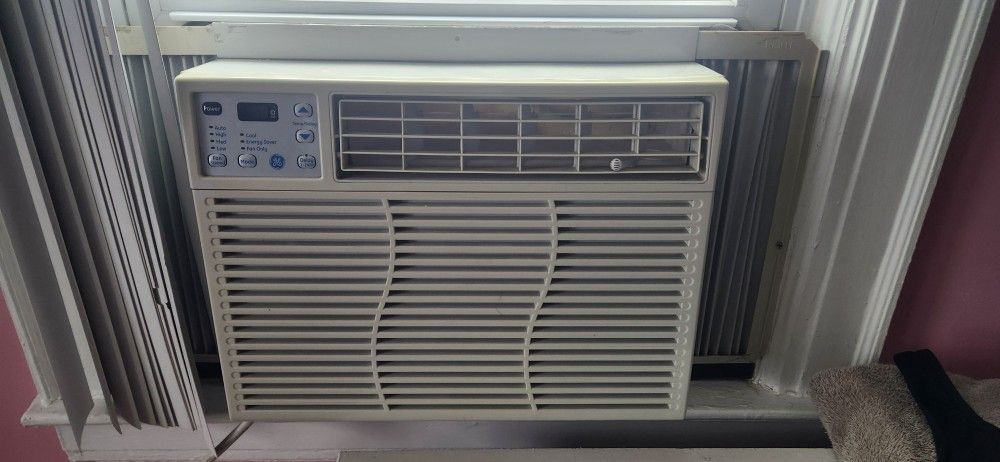 GE Air Conditioner 10,140 BTU