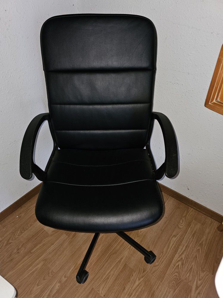 Black Office Chair Great Condition 