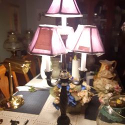 VERY Beautiful VINTAGE LAMP  THE shades Are  GORGEOUS  PURPLE  has 4 lights 
