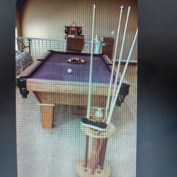 Brunswick Pool table Excellent Condition 