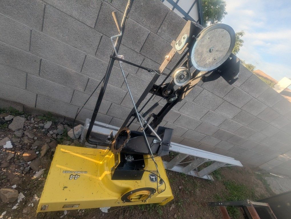 John Deere 44-inch snowblower