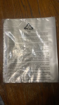Staples Plastic Sheet Protectors Approximately 100