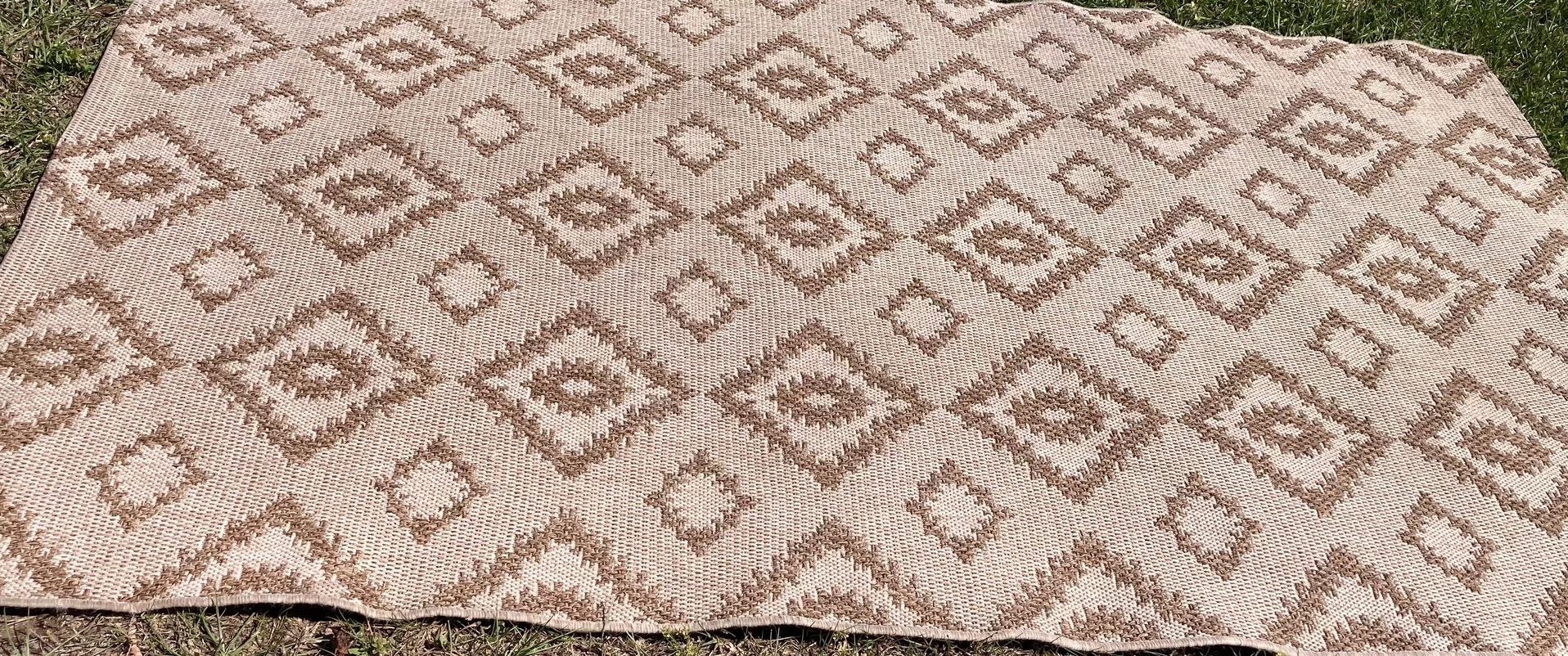 Jute tribal  5x7 in/outdoor area rug