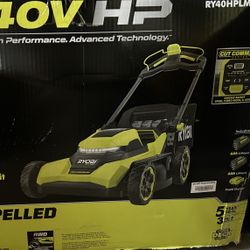 lawn Mower self Propelled whit battery’s and charger 