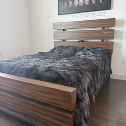 Queen Head And Foot Board No Mattress 