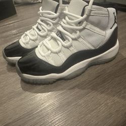 Jordan 11 concord size 4.5Y . NO BOX 
