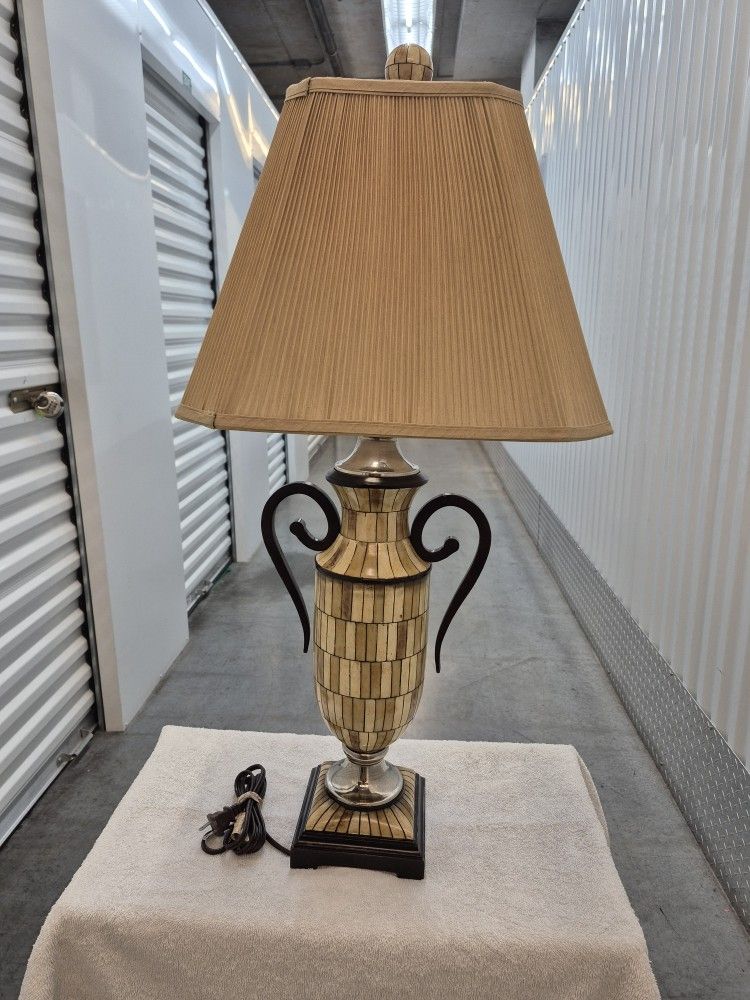 BEAUTIFUL, DURABLE AND UNIQUE CERAMIC LAMP FROM "UTTERMOST LIGHTING" THIS LAMP IS A CONVERSATIONAL PIECE AND WILL IMPRESS YOUR GUEST!!!