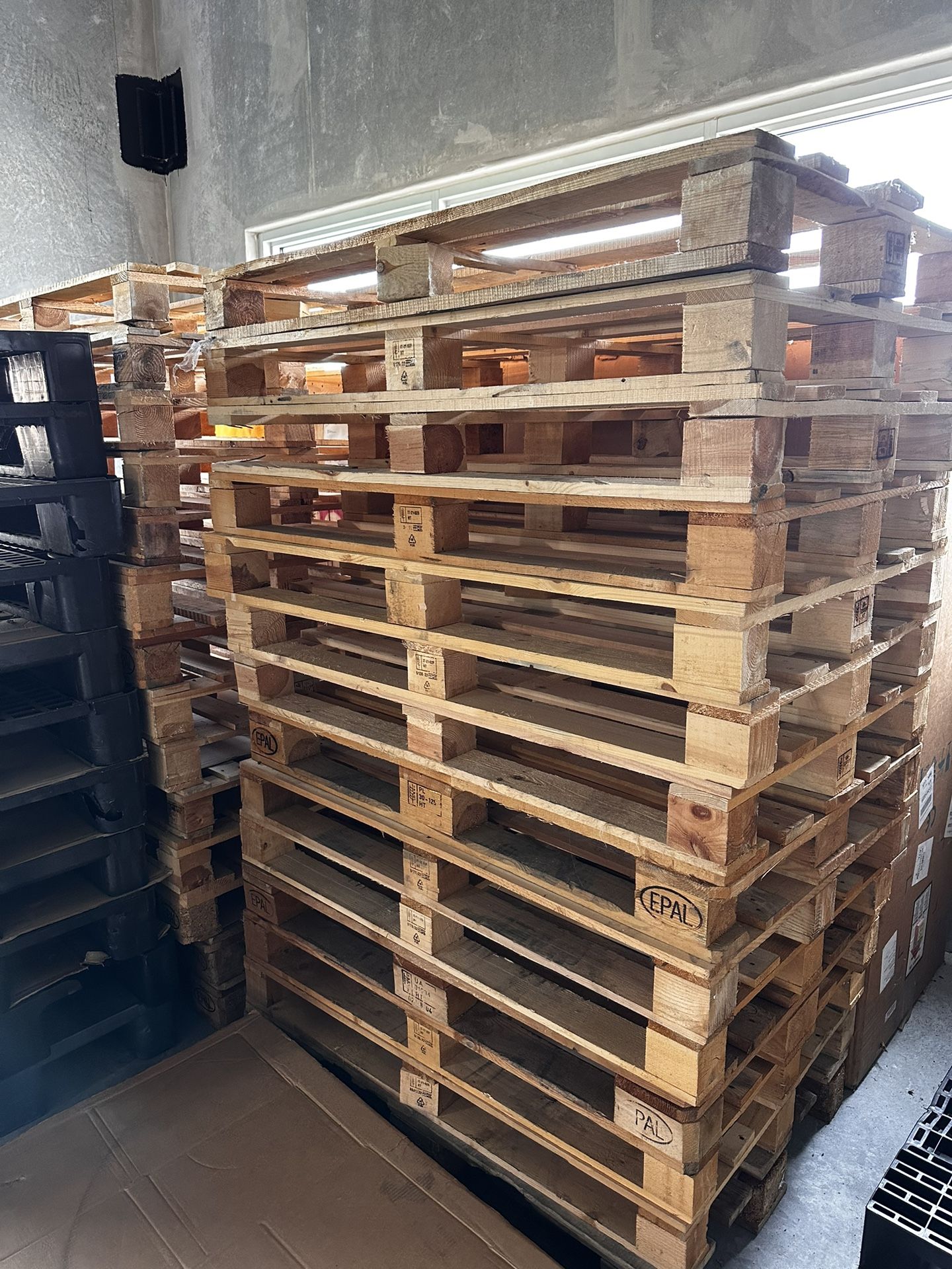 Wooden Pallets 47 x 31