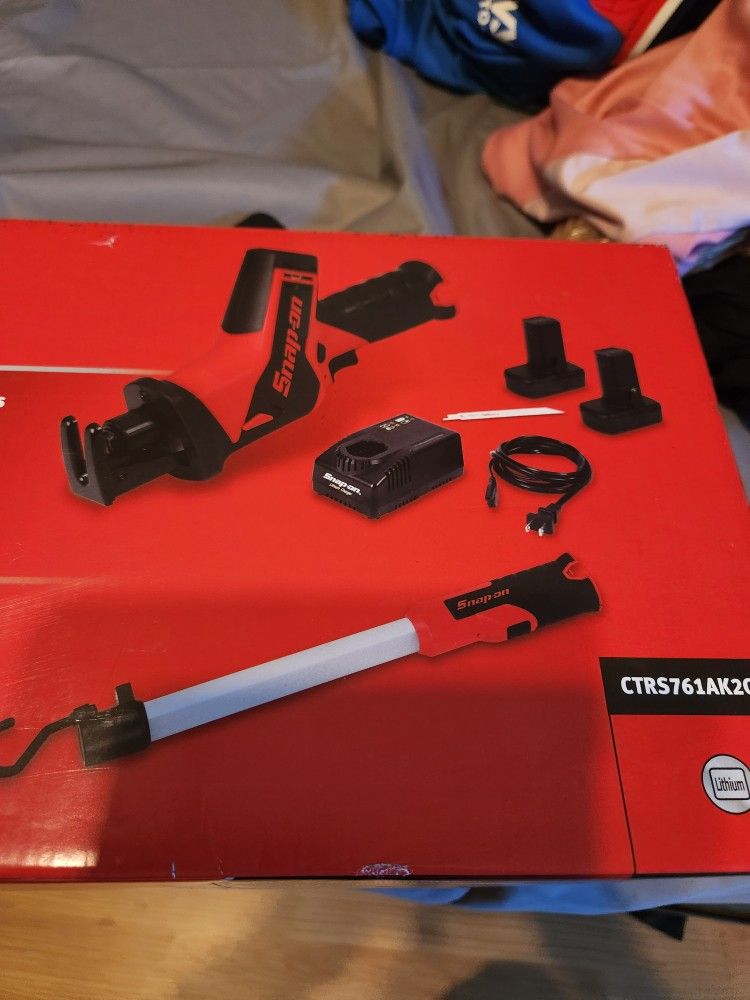 Reciprocating Saw Kit And Utilh Light Snapon 2 Bateries And Charger