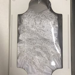 wedding gown (beautiful detail white) size 14/16